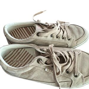Ladies, house, tan canvas, tennis shoes, nine wide